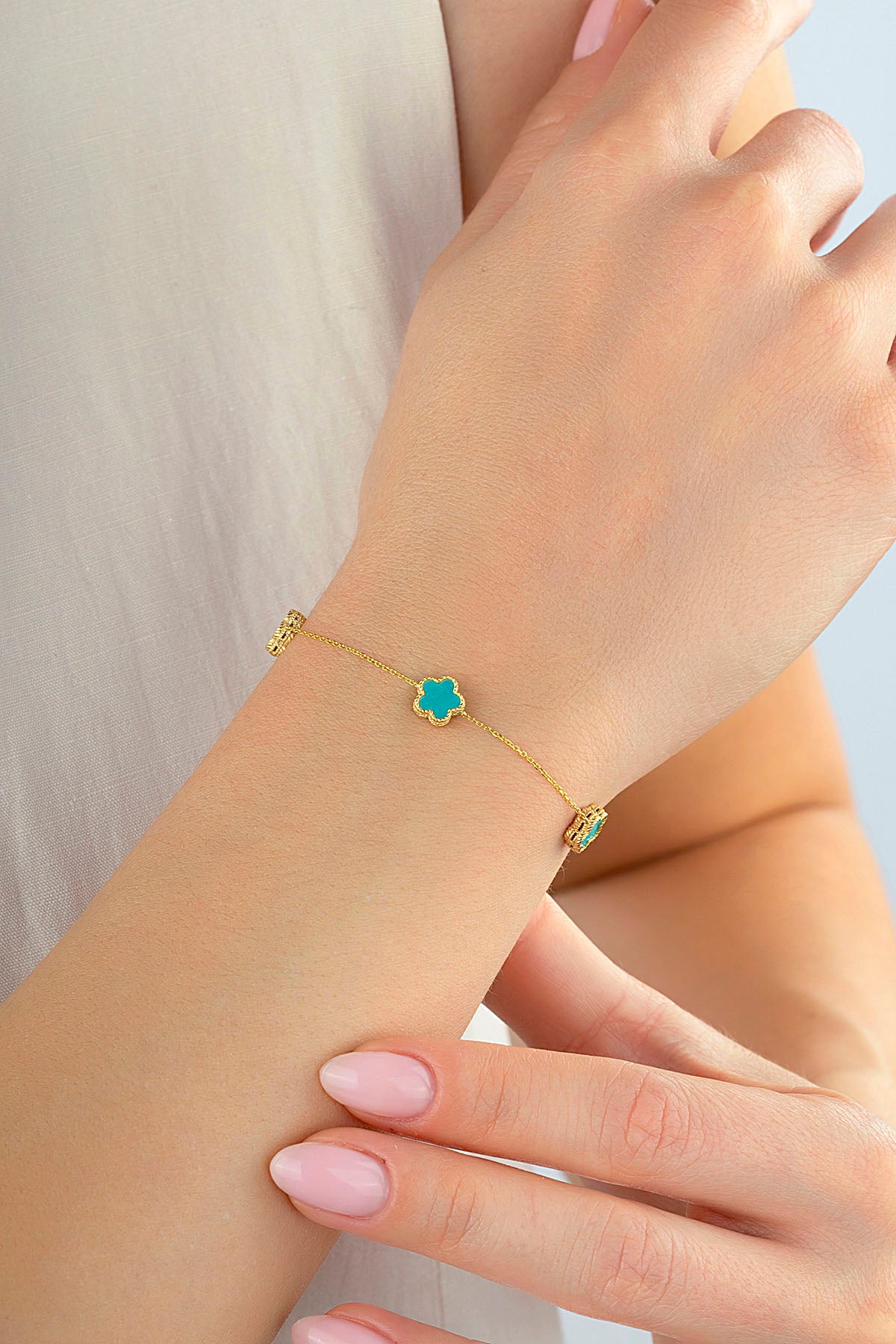 Çift Taraflı Turkuaz Beyaz Sedefli Geniş 3 Çiçekli Altın Bileklik