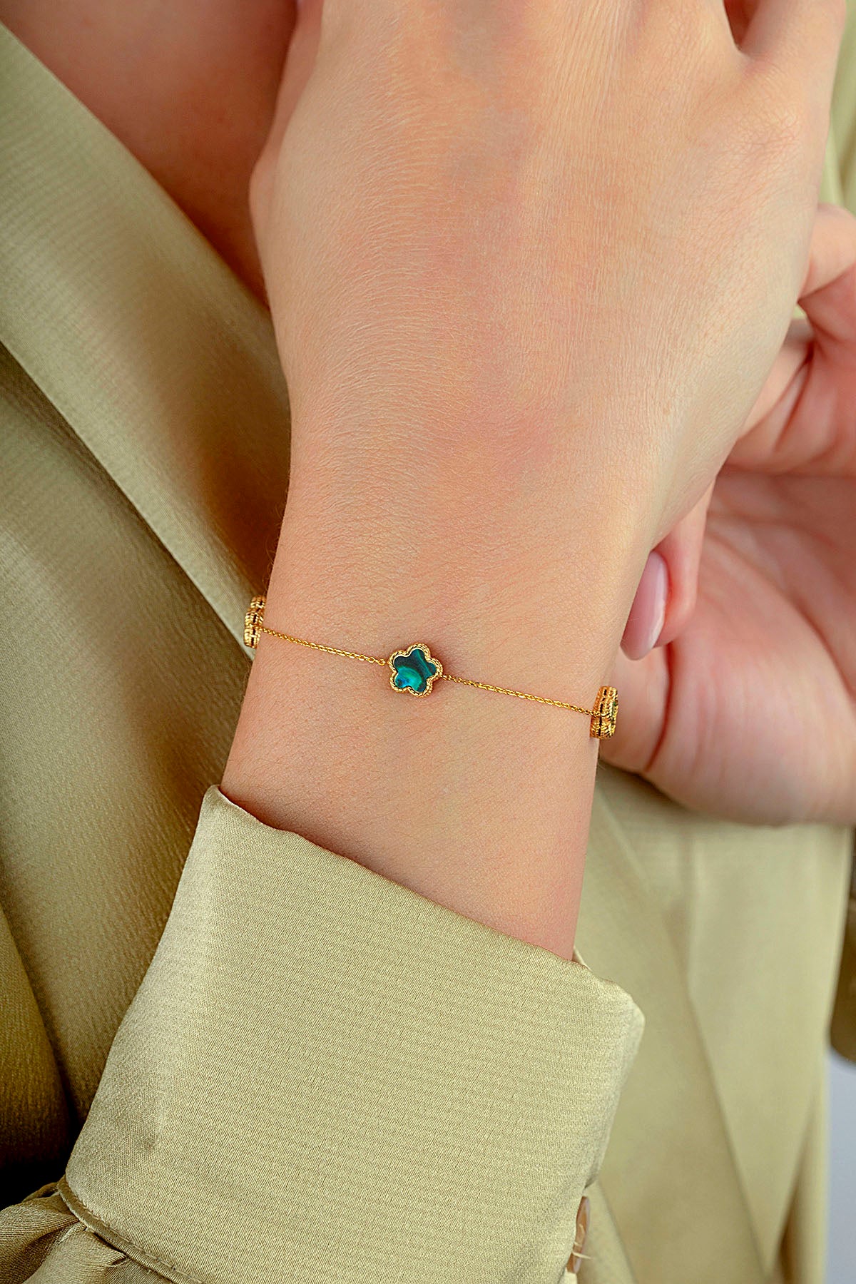 Çift Taraflı Yeşil Beyaz Sedefli Geniş 3 Çiçekli Altın Bileklik