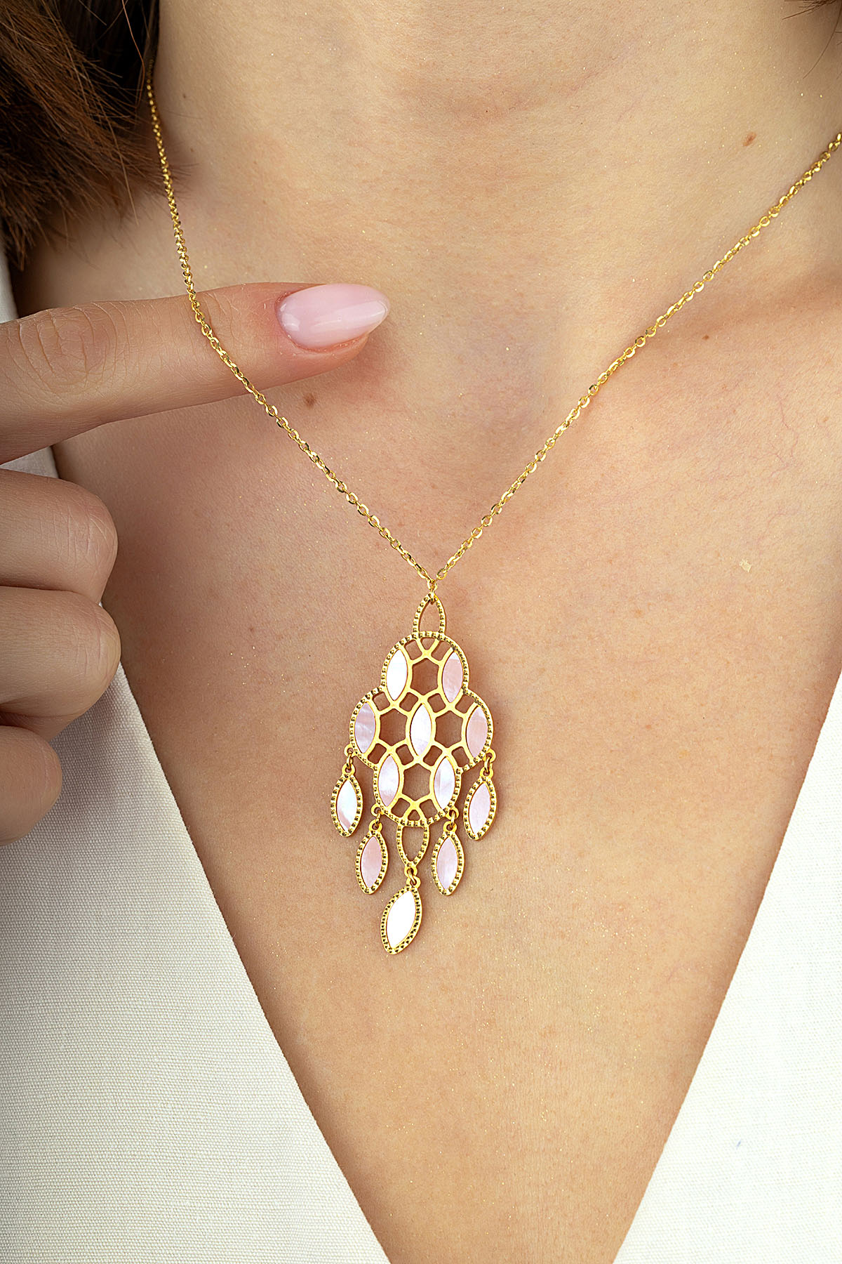 Çift Taraflı Pembe Beyaz Sedefli Tasarım İtalya Altın Kolye Ürün ikincil görseli