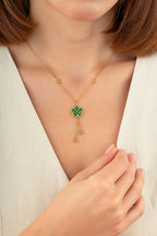 Çift Taraflı Yeşil Beyaz Çiçek Sallantılı Altın Kolye