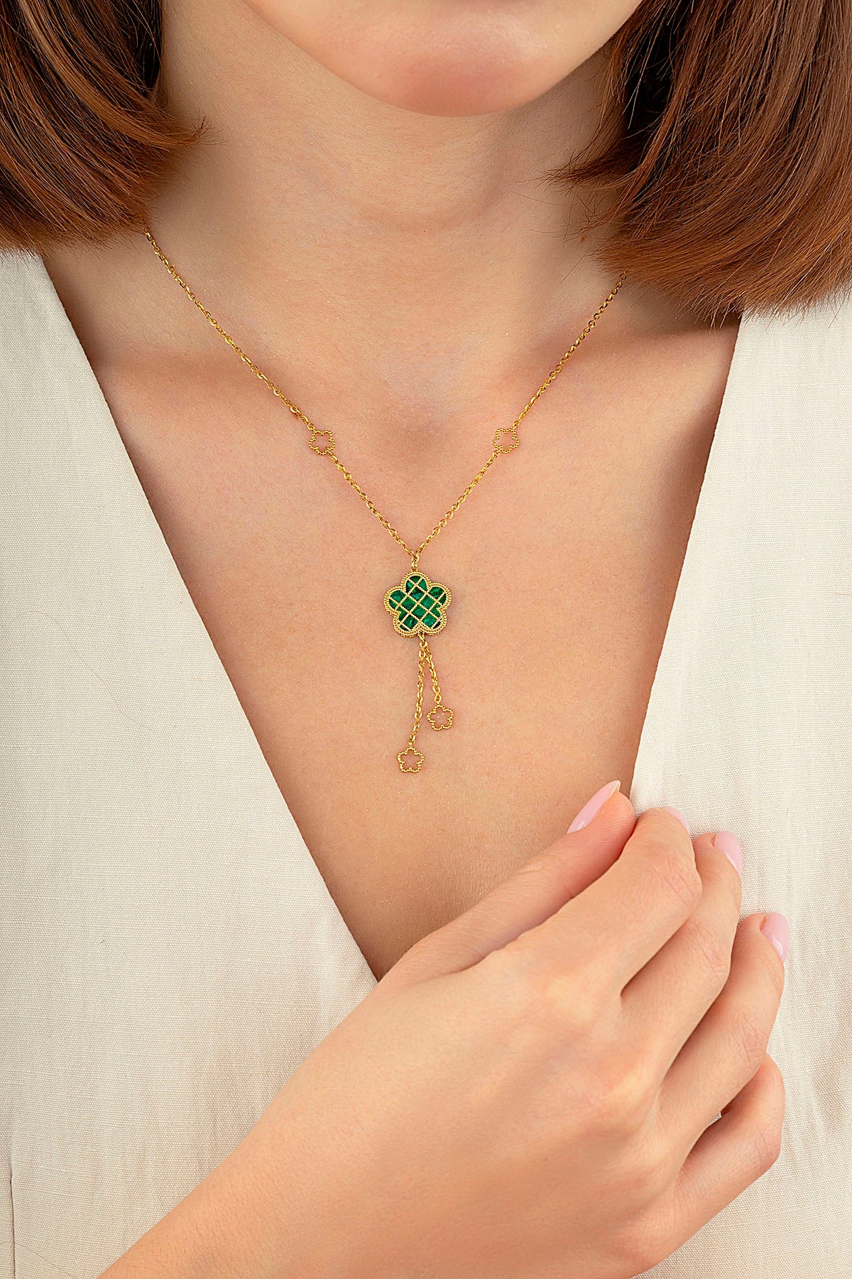 Çift Taraflı Yeşil Beyaz Çiçek Sallantılı Altın Kolye