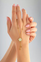 Çift Taraflı Yeşil Beyaz Çiçek Sallantılı Altın Kolye