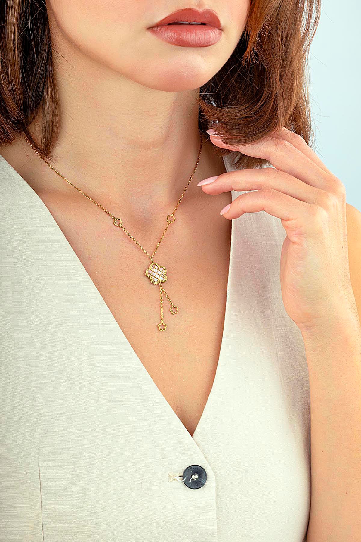 Çift Taraflı Pembe Beyaz Çiçek Sallantılı Altın Kolye