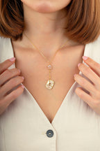 Çift Taraflı Pembe Beyaz Sedefli Çiçek Sallantılı Altın Kolye