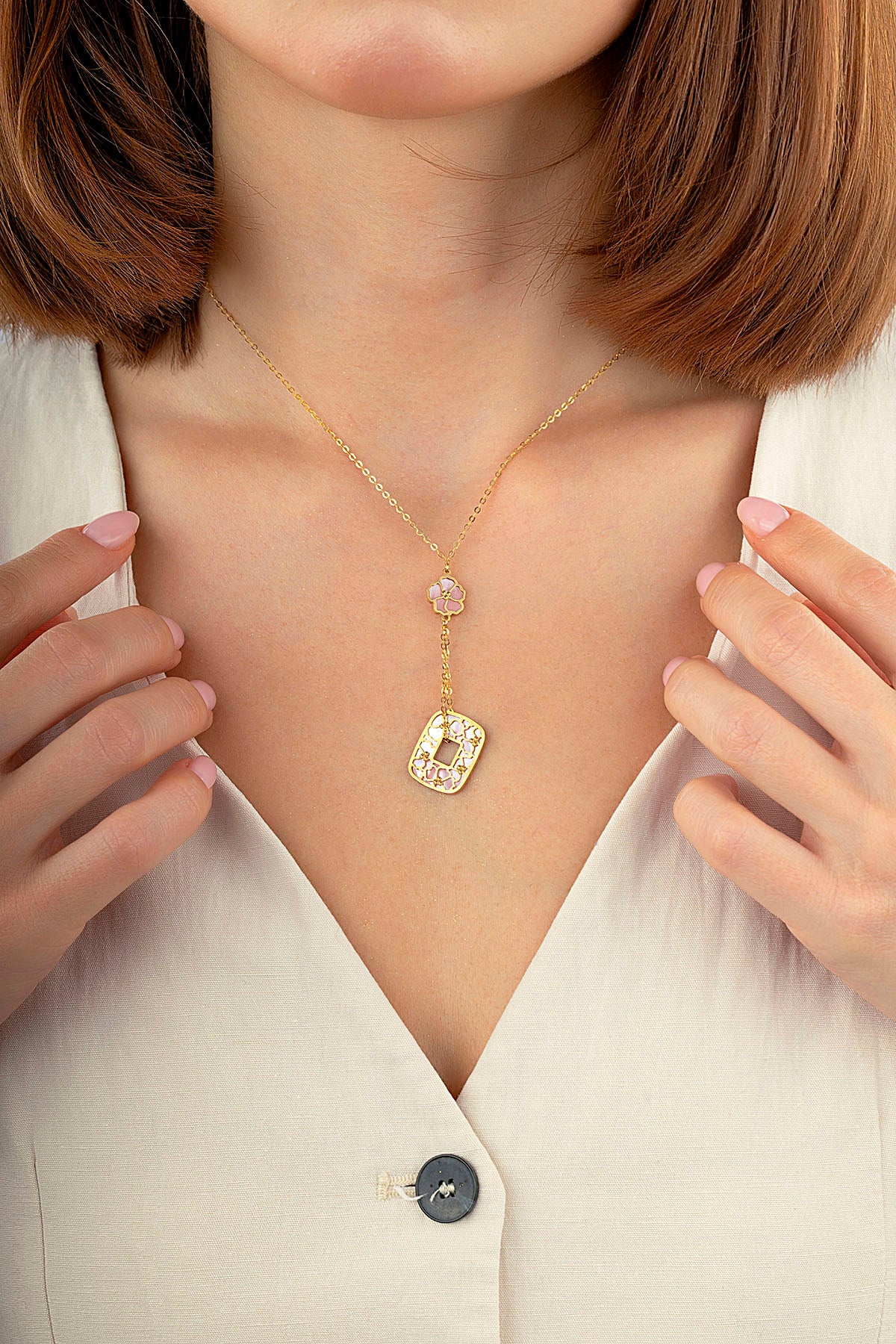 Çift Taraflı Pembe Beyaz Sedefli Çiçek Sallantılı Altın Kolye