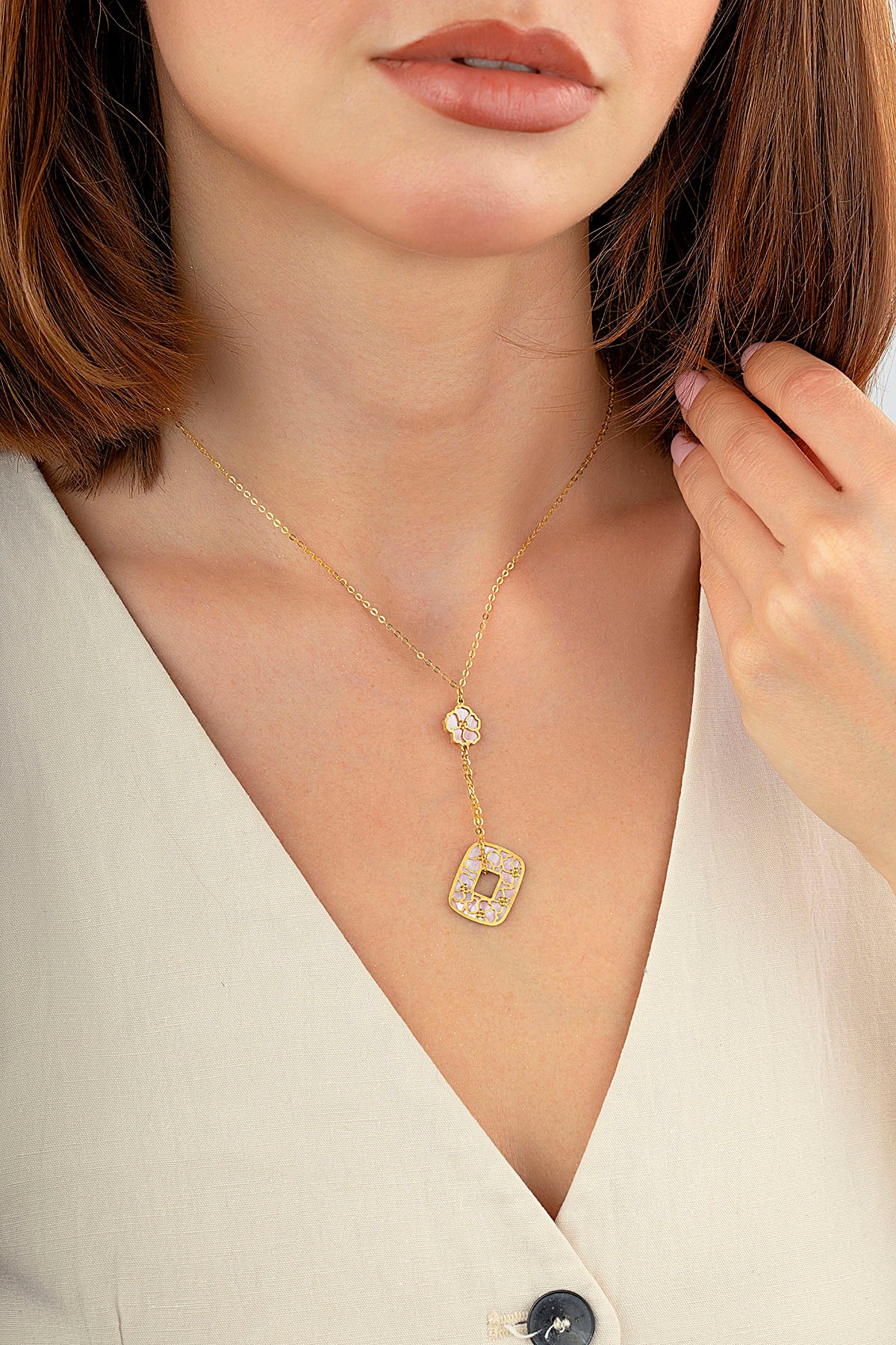 Çift Taraflı Pembe Beyaz Sedefli Çiçek Sallantılı Altın Kolye