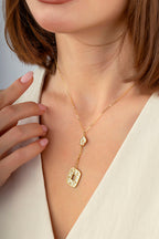 Çift Taraflı Pembe Beyaz Sedefli Çiçek Sallantılı Altın Kolye