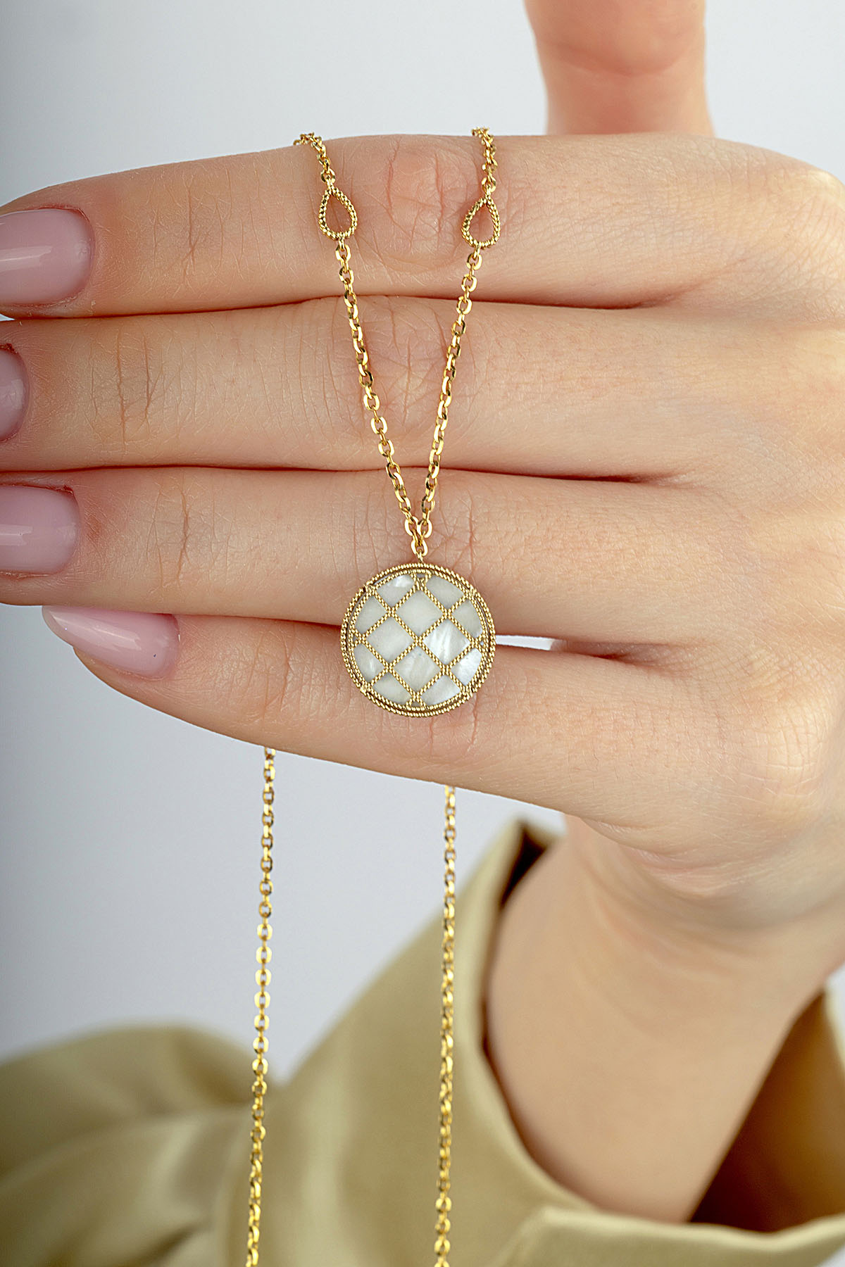 Çift Taraflı Yeşil Beyaz Sedefli Kafesli Altın Kolye Ürün ana görseli