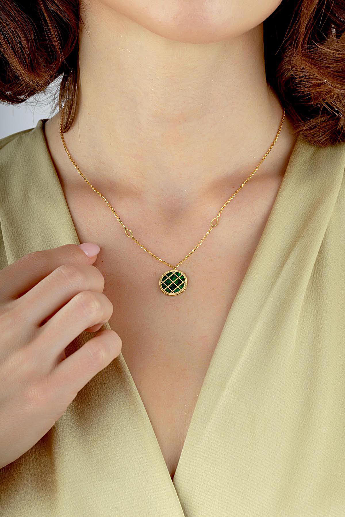 Çift Taraflı Yeşil Beyaz Sedefli Kafesli Altın Kolye Ürün ikincil görseli