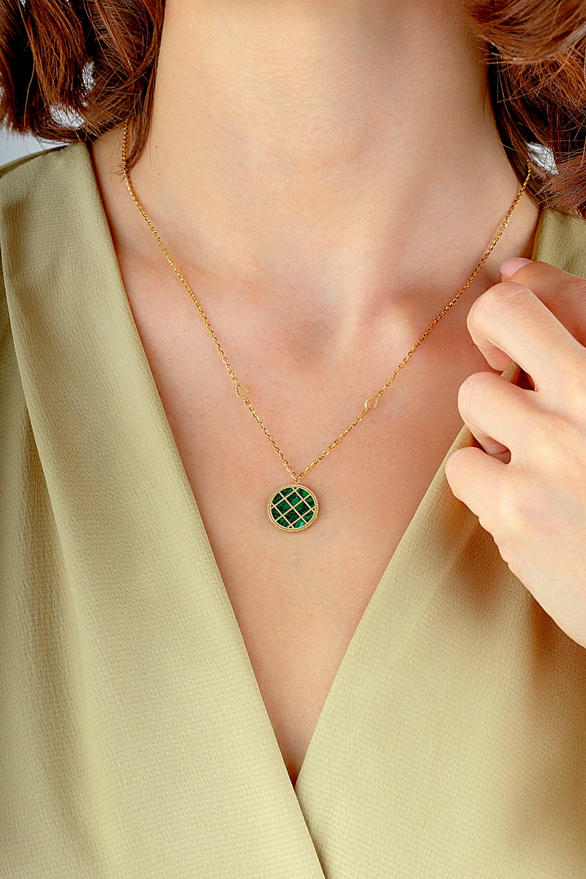 Çift Taraflı Yeşil Beyaz Sedefli Kafesli Altın Kolye