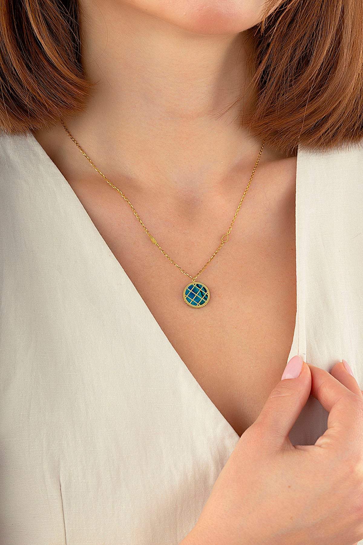 Çift Taraflı Mavi Beyaz Sedefli Kafesli Altın Kolye