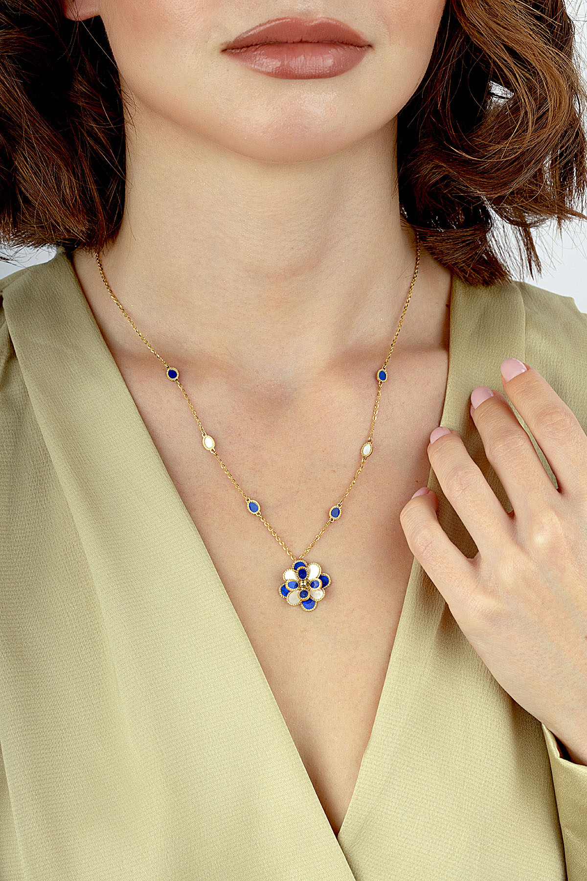 Mavi Beyaz Sedefli Reelist Çiçek İtalyan Altın Kolye Ürün ikincil görseli