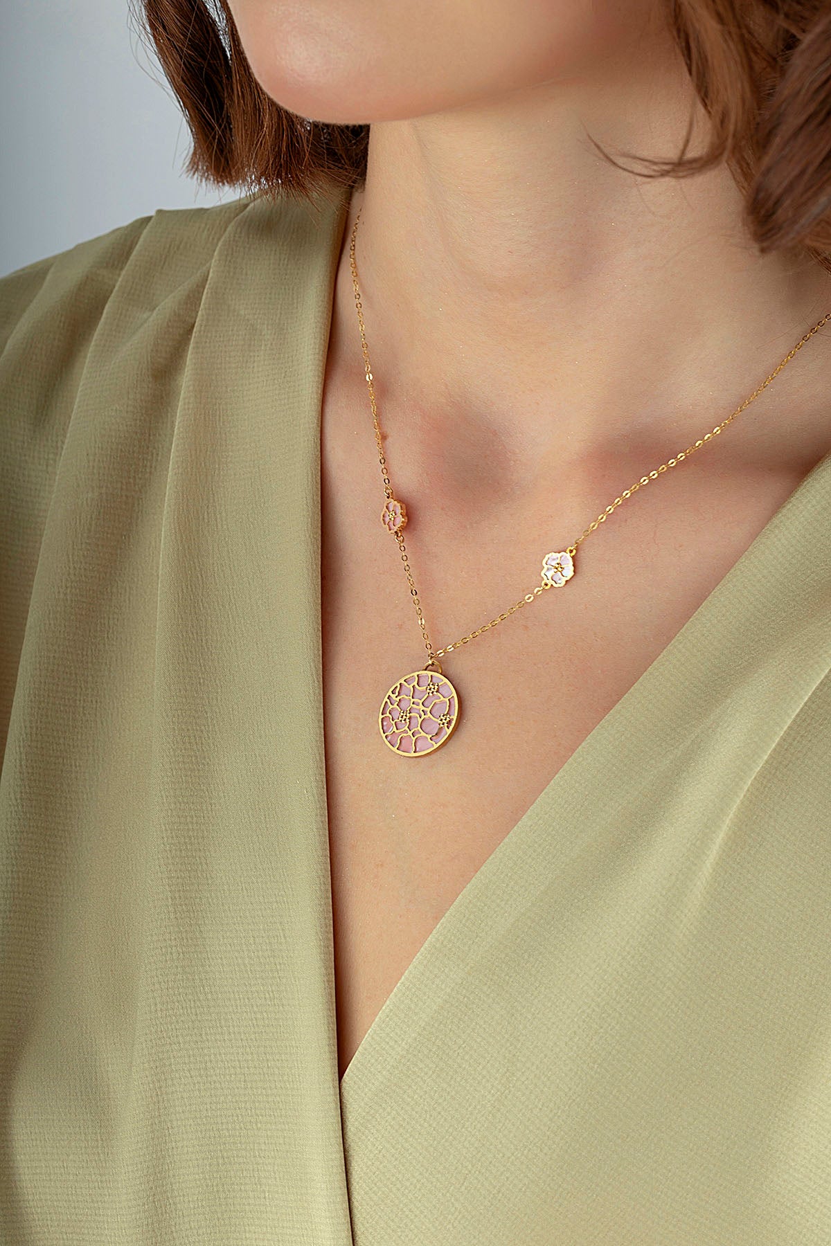 Çift Taraflı Pembe Beyaz Sedefli Çiçekli Modern Altın Kolye