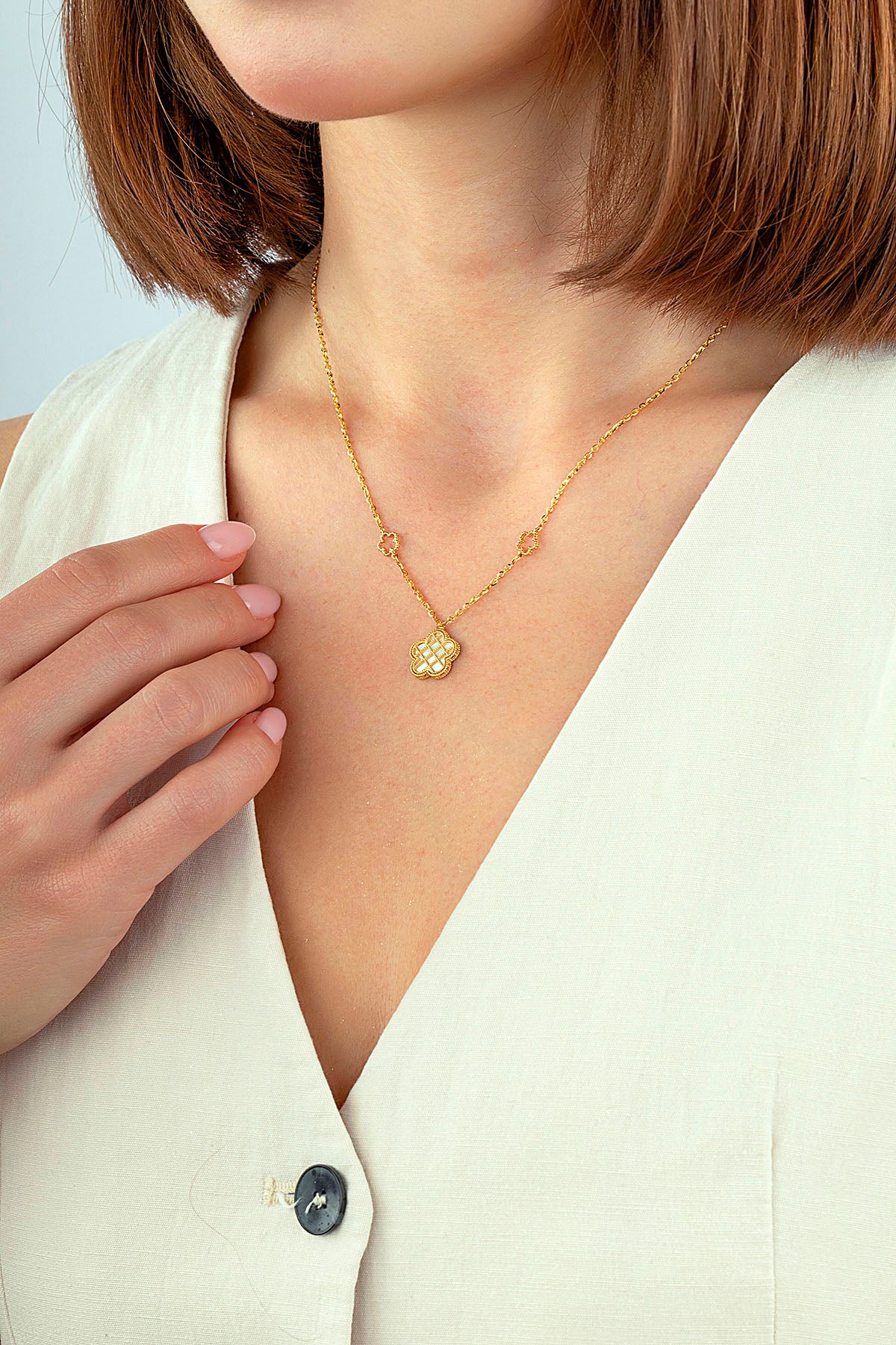 Çift Taraflı Pembe Beyaz Sedefli Kafesli Çiçek Altın Kolye