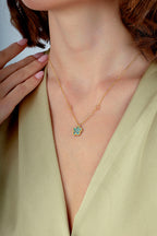 Çift Taraflı Mavi Beyaz Sedefli Kafesli Çiçek Altın Kolye