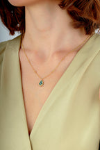 Çift Taraflı Mavi Beyaz Damla Kafesli Altın Kolye