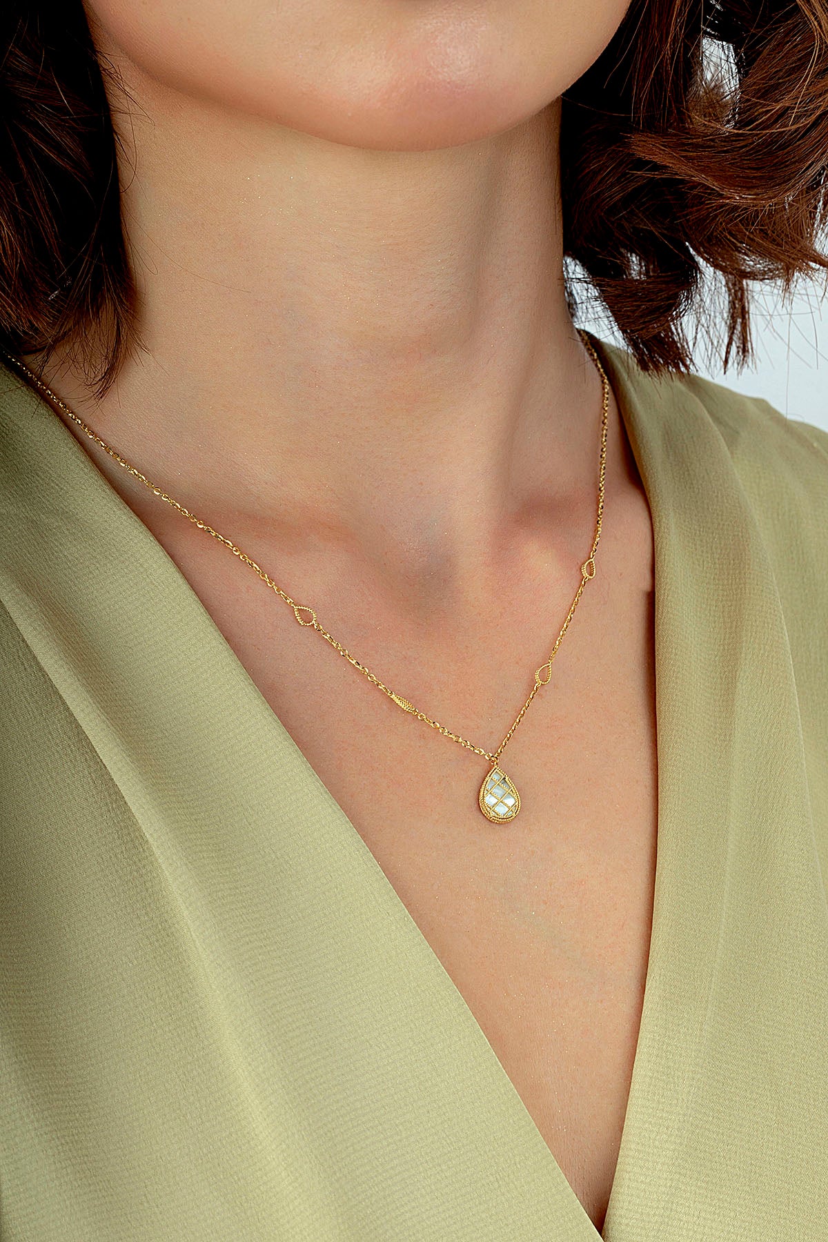 Çift Taraflı Mavi Beyaz Damla Kafesli Altın Kolye