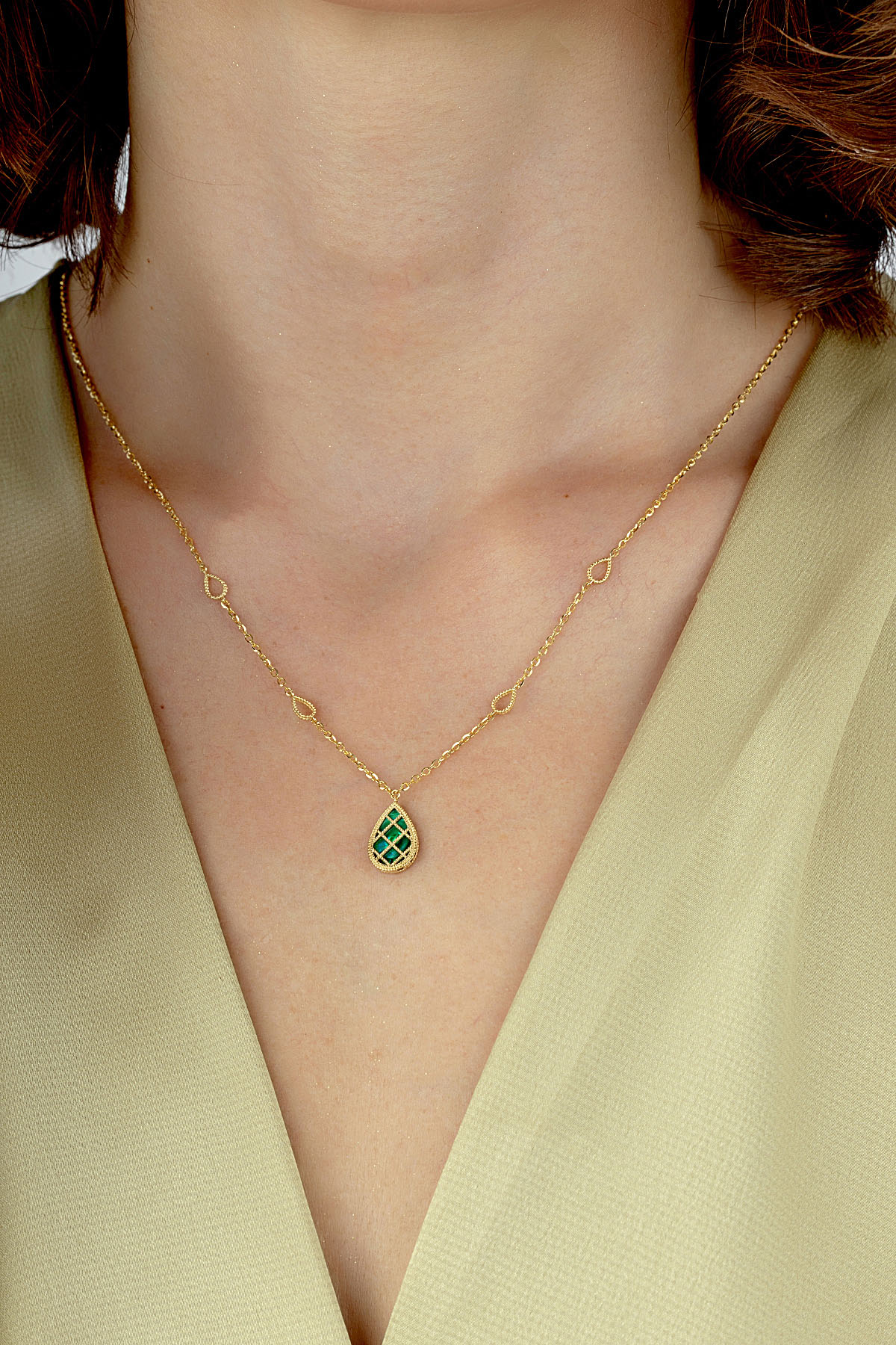 Çift Taraflı Yeşil Beyaz Damla Kafesli Altın Kolye Ürün ikincil görseli