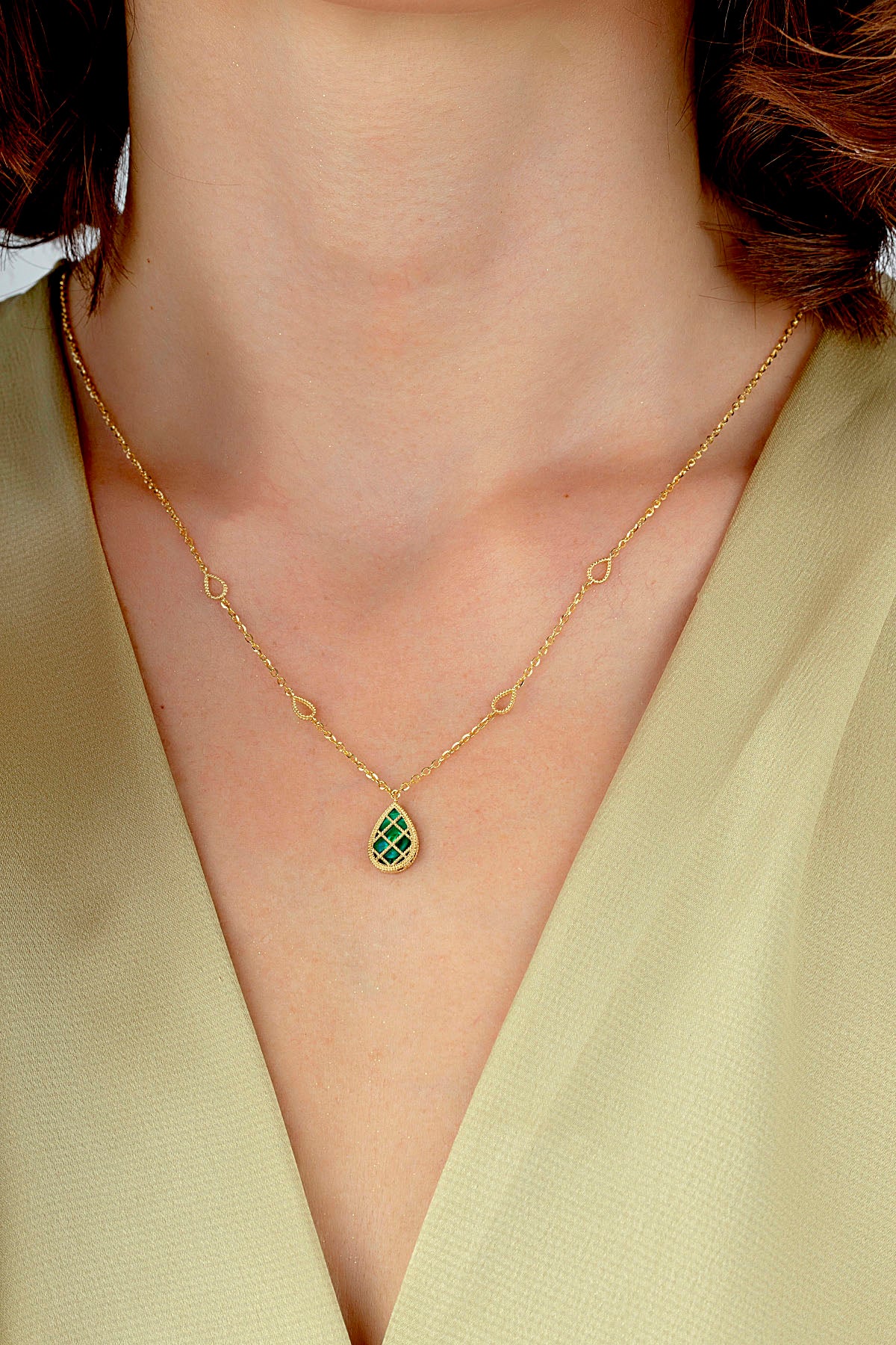 Çift Taraflı Yeşil Beyaz Damla Kafesli Altın Kolye