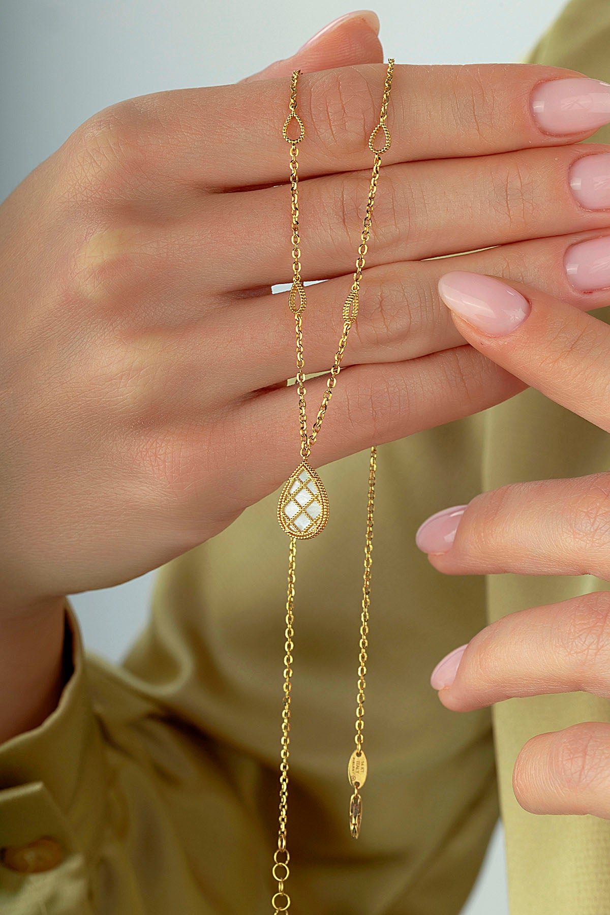 Çift Taraflı Pembe Beyaz Damla Kafesli Altın Kolye