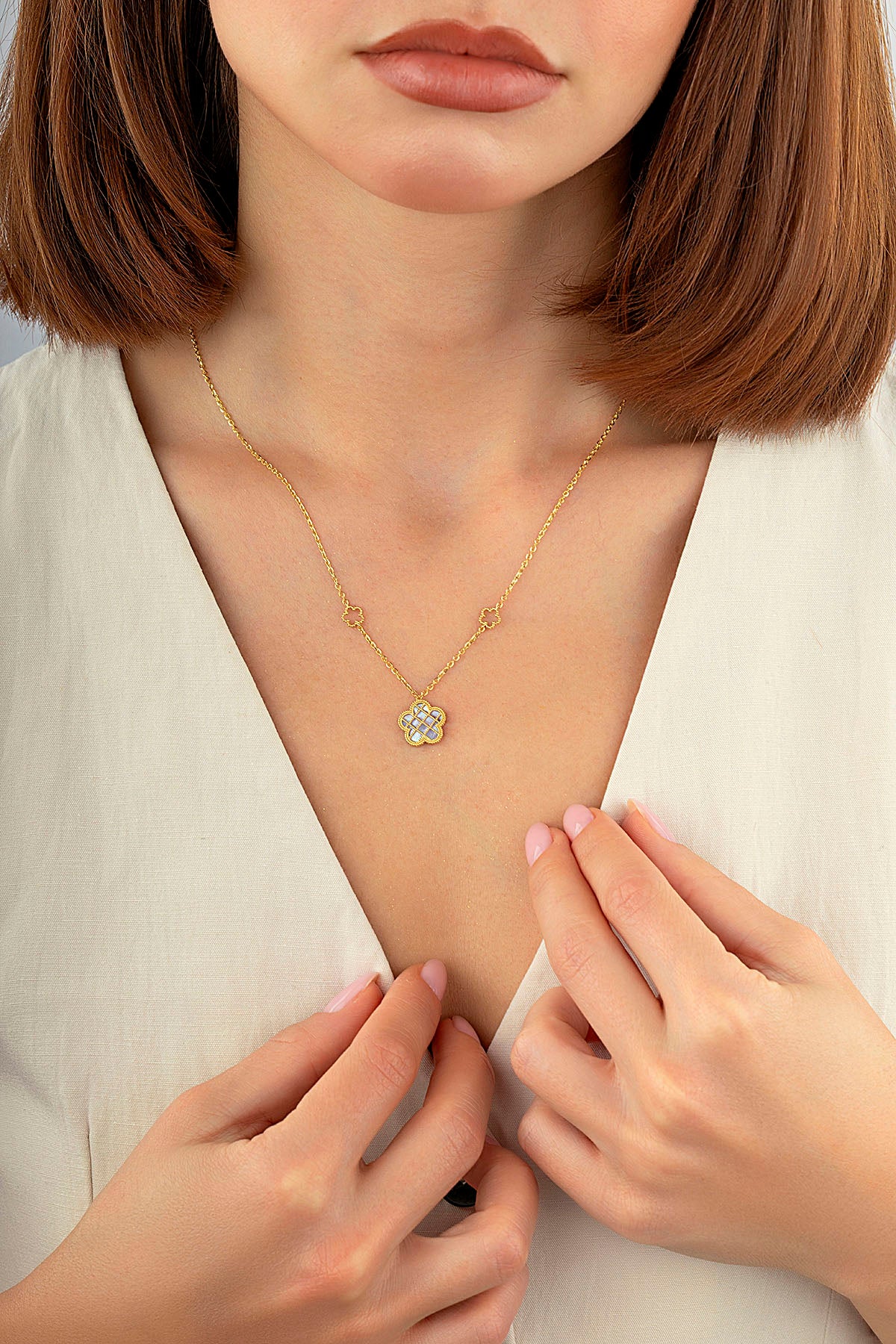 Çift Taraflı Gri Beyaz Sedefli Kafeslin Çiçek Altın Kolye