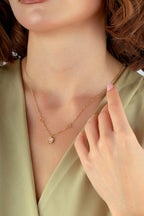 Çift Taraflı Pembe Beyaz Sedefli Çiçek Altın Kolye