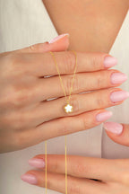 Çift Taraflı Siyah Beyaz Sedefli Küçük Çiçek Altın Kolye