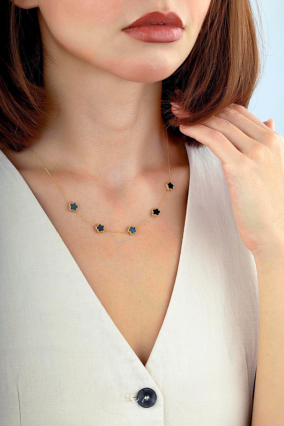 Çift Taraflı Siyah Beyaz Sedefli Beş Çiçekli Altın Kolye