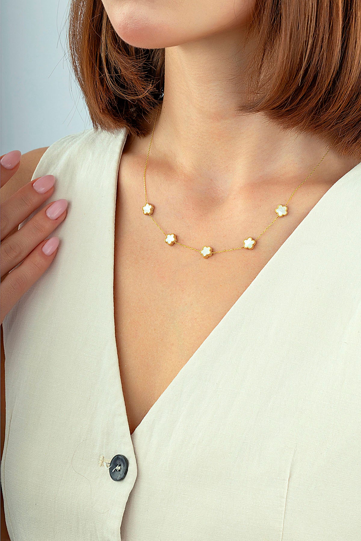 Çift Taraflı Siyah Beyaz Sedefli Beş Çiçekli Altın Kolye