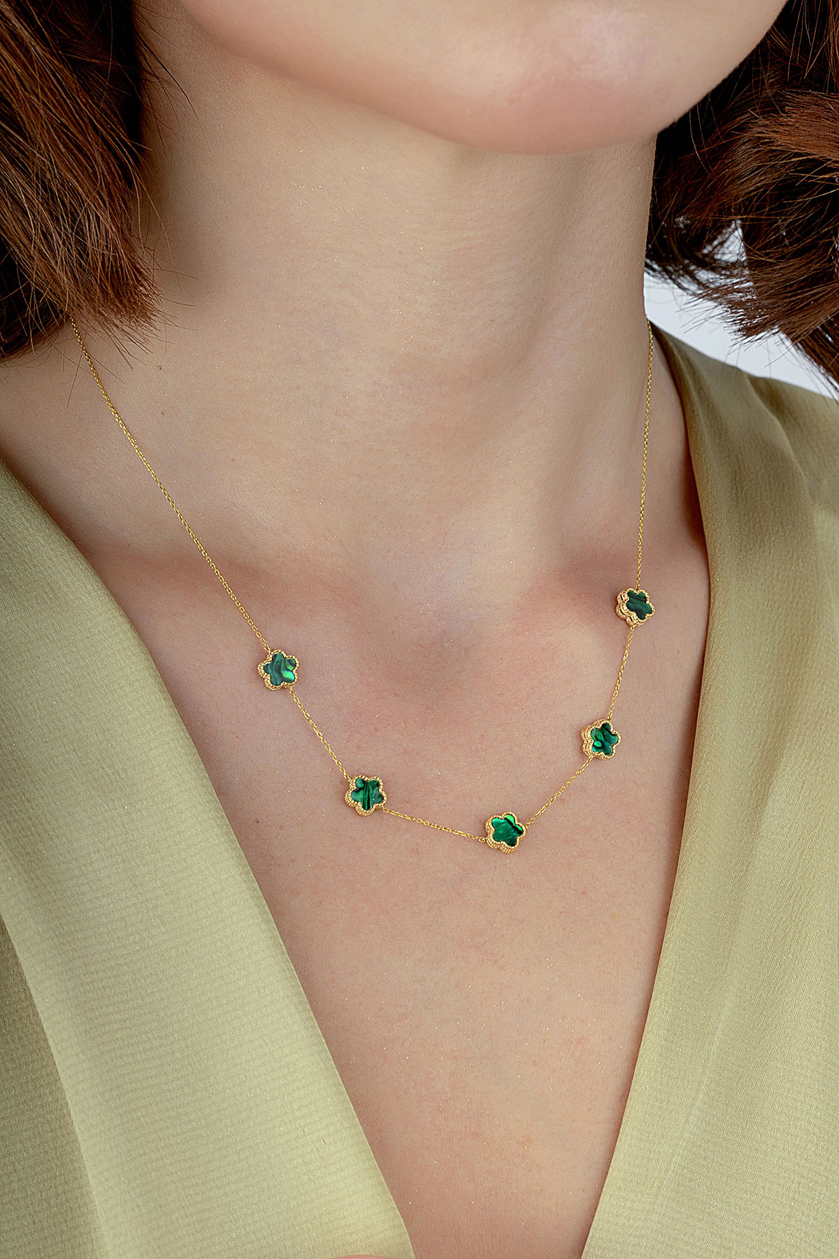 Çift Taraflı Yeşil Beyaz Sedefli Beş Çiçekli Altın Kolye Ürün ikincil görseli