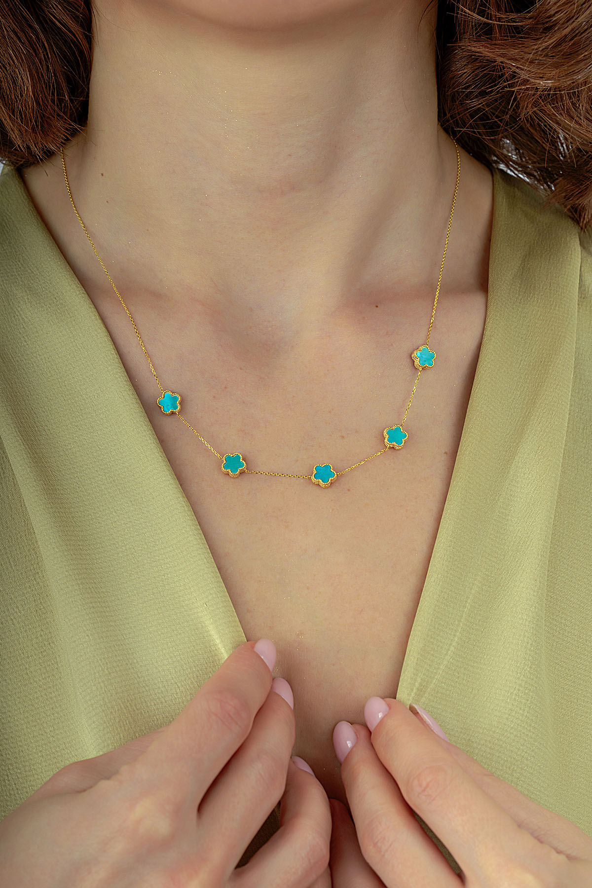 Çift Taraflı Turkuaz Beyaz Sedefli Beş Çiçekli Altın Kolye Ürün ana görseli