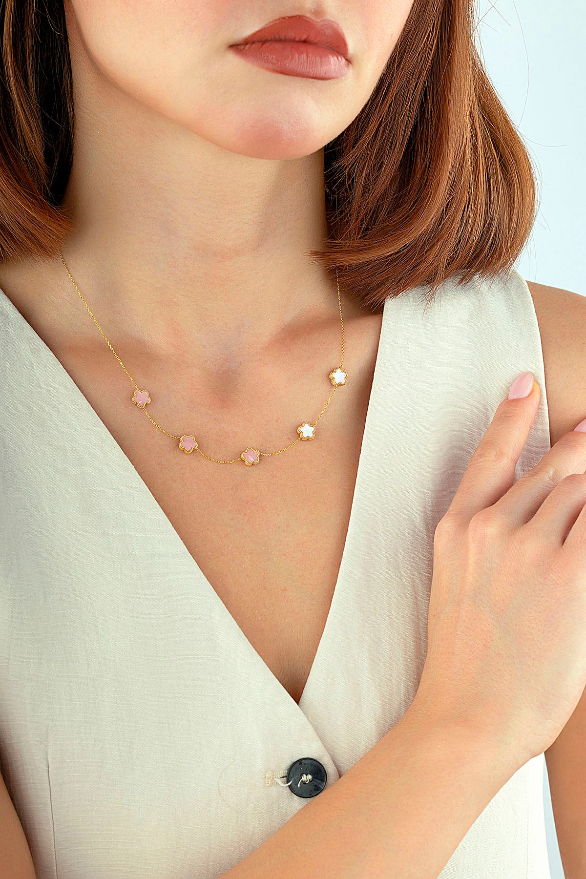 Çift Taraflı Pembe Beyaz Sedefli Beş Çiçekli Altın Kolye