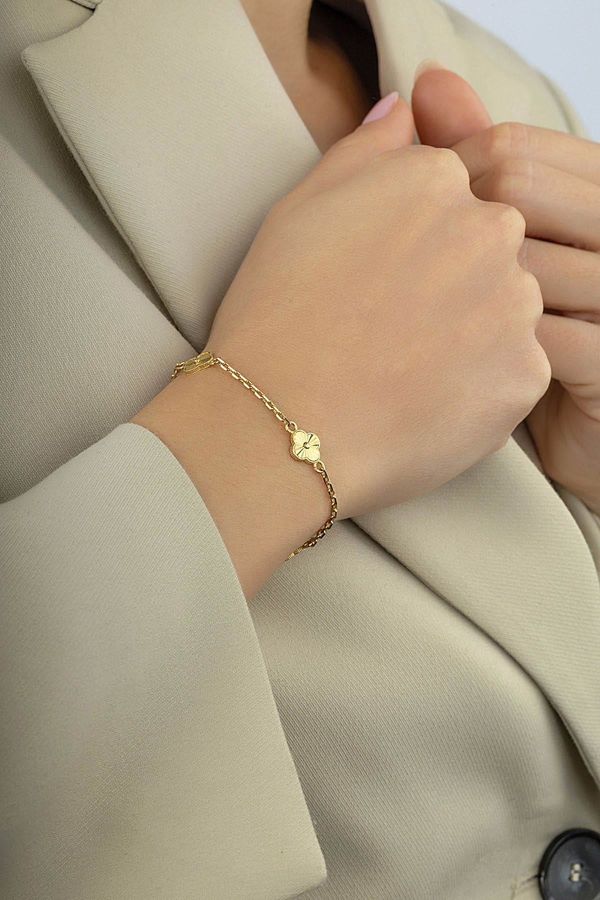 14 Ayar Yonca Mİnimal Altın Bileklik Ürün ana görseli