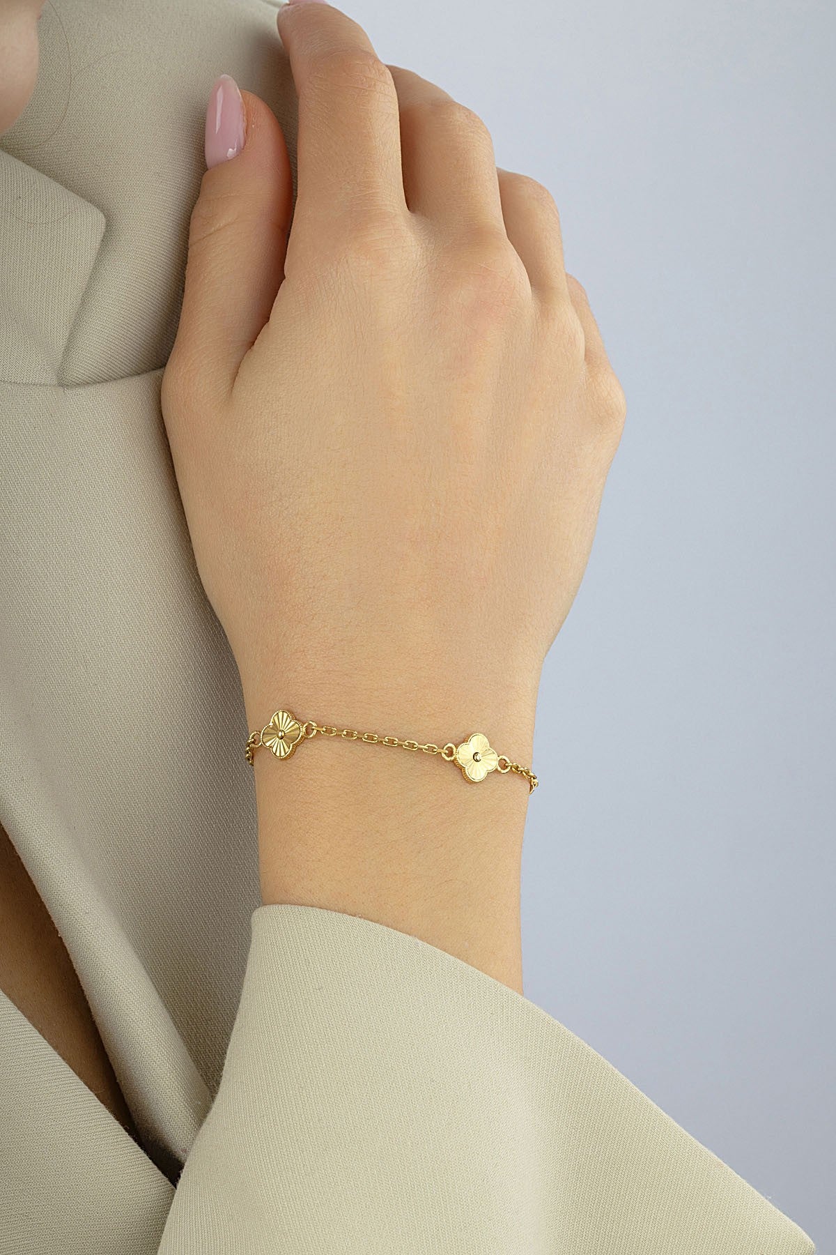 14 Ayar Yonca Mİnimal Altın Bileklik Ürün ikincil görseli