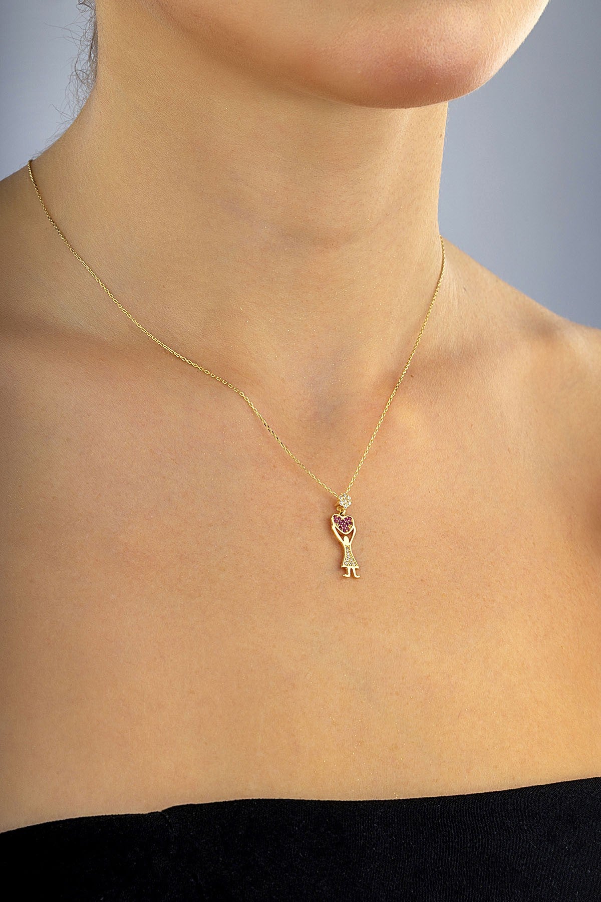 14 Ayar Taşlı Kalpli Figürlü Altın Kolye