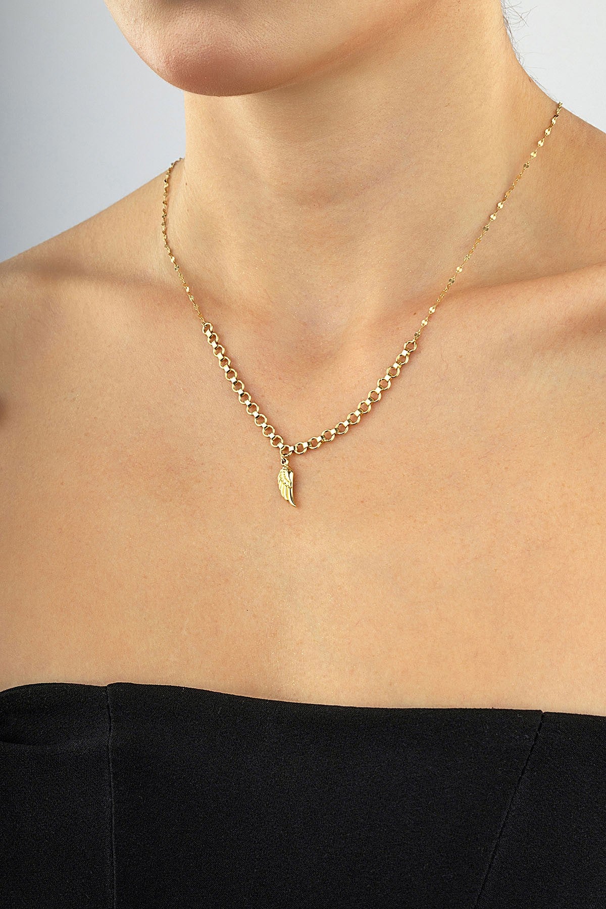 14 Ayar Kanat Figürlü Altın Kolye