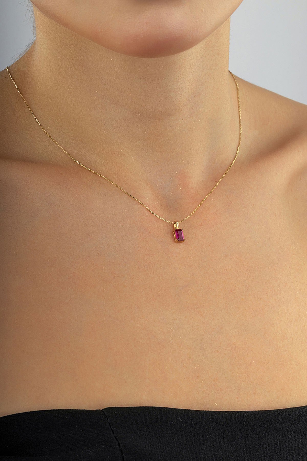 14 Ayar Mor Baget Taşlı Altın Kolye Ürün ikincil görseli