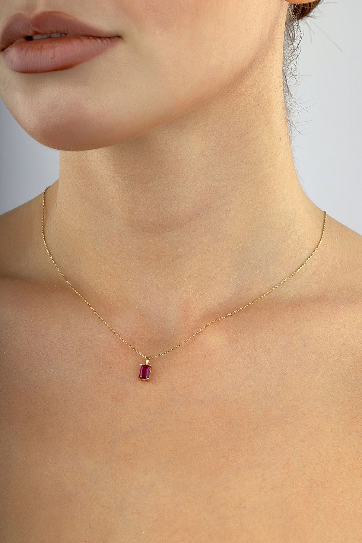 14 Ayar Mor Baget Taşlı Altın Kolye