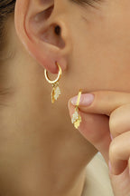 14 Ayar Taşlı Yaprak Altın Küpe