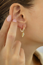 14 Ayar Taşlı Yaprak Altın Küpe