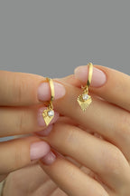 Taşlı Sallantılı Geometirk Altın Küpe