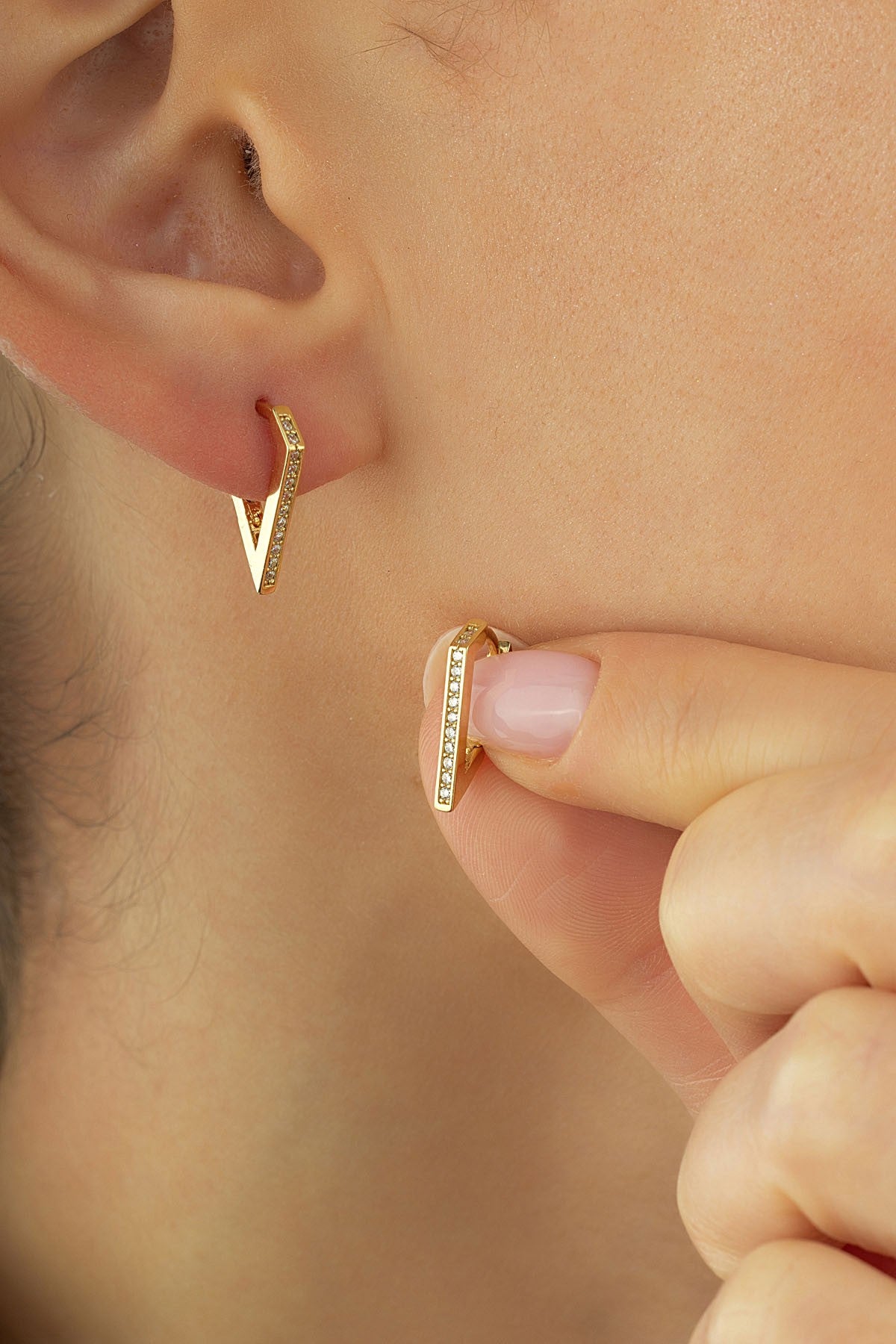 Taşlı Üçgen Formlu Küpe Ürün ikincil görseli