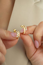 14 Ayar Taşlı Modern Altın Küpe