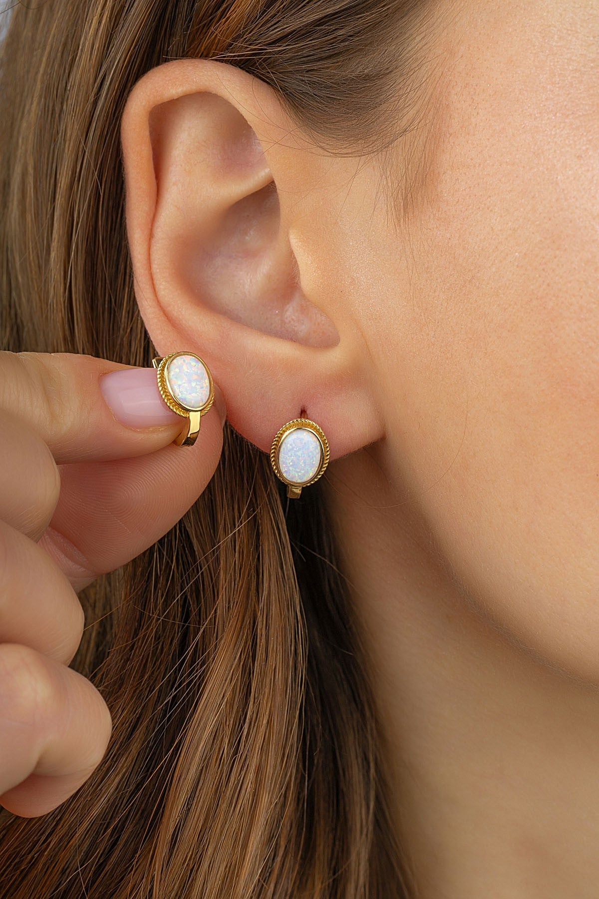 Büyük Beyaz Taşlı Altın Küpe Ürün ana görseli