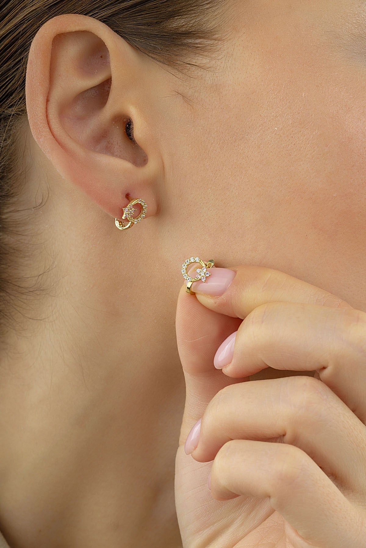 Ay Yıldız Taşlı Altın Küpe Ürün ikincil görseli