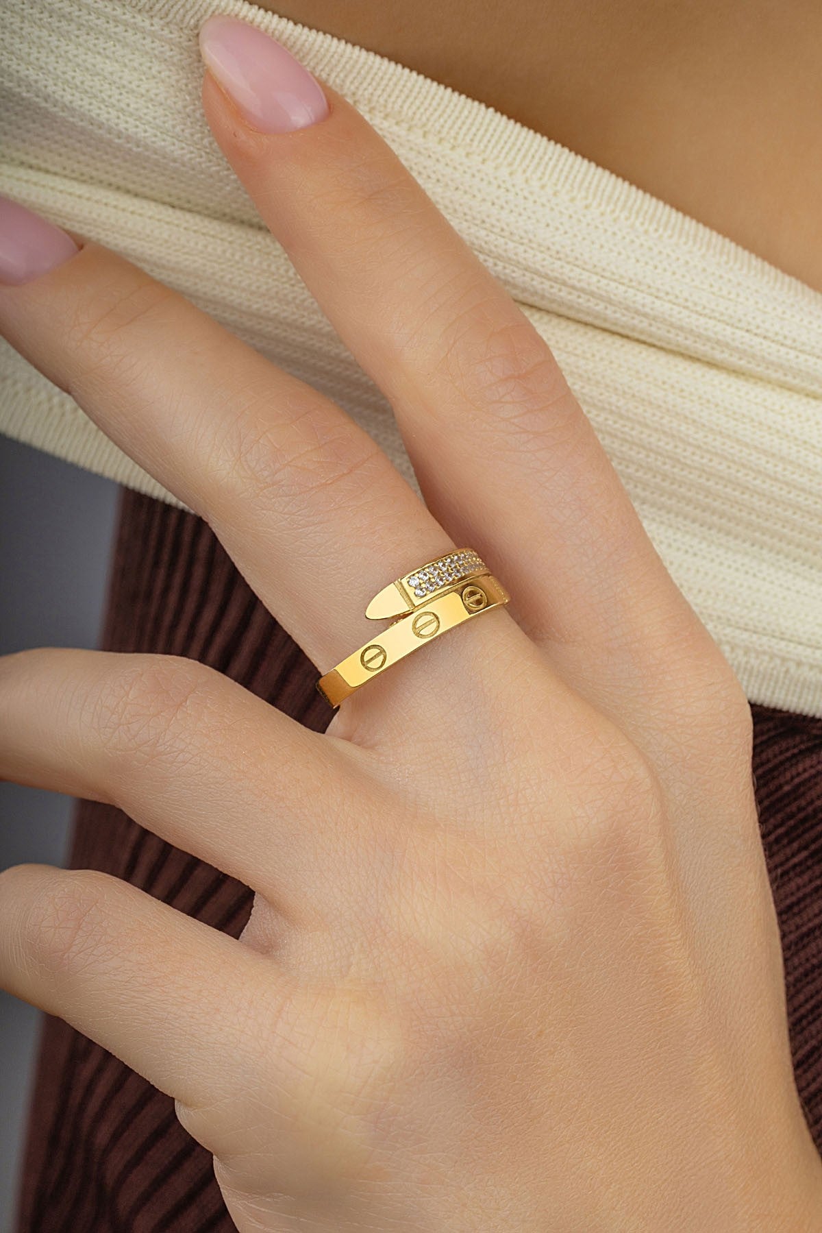 Çift Sarmal Taşlı Altın Yüzük Ürün ana görseli