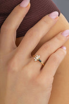 Siyah Şerit Beyaz Taşlı Altın Yüzük