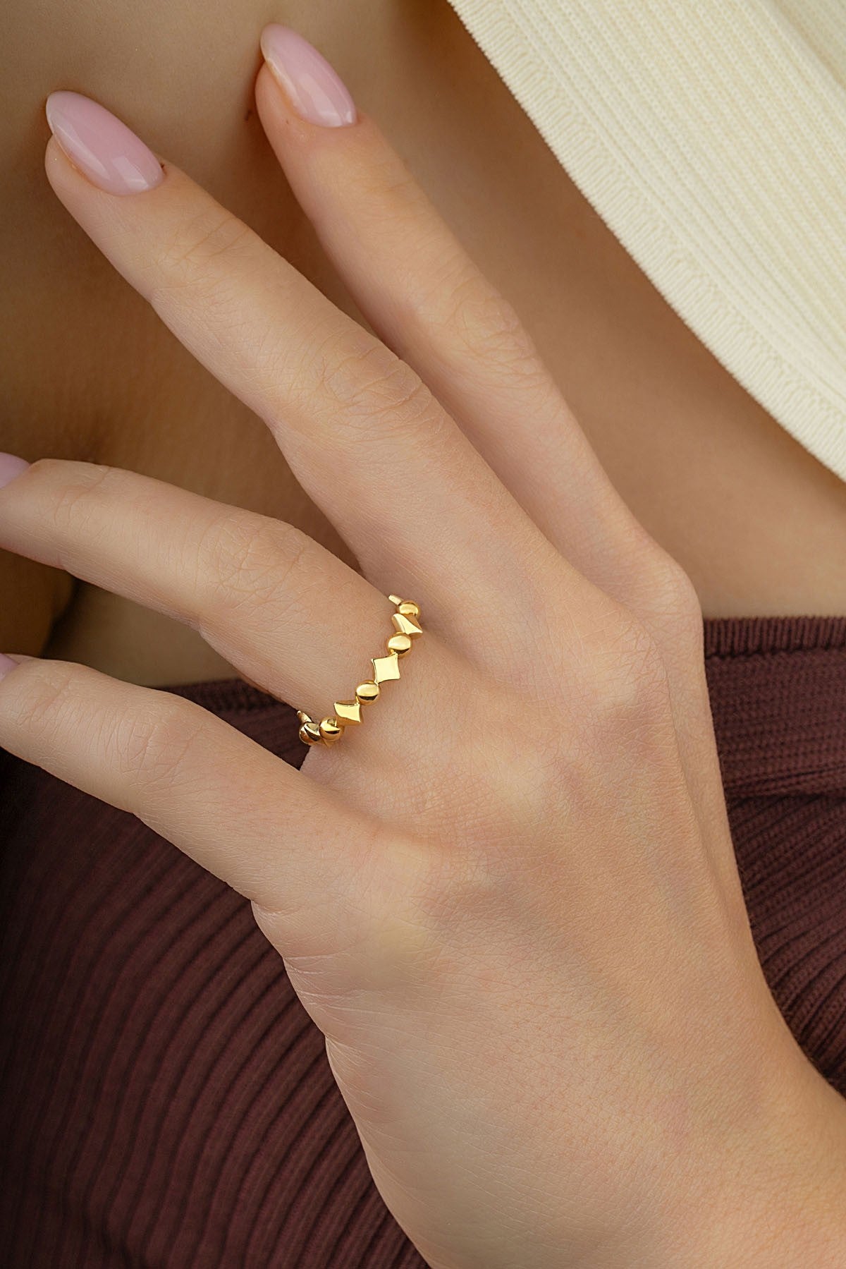 Dörtgen Sıralı Altın Yüzük