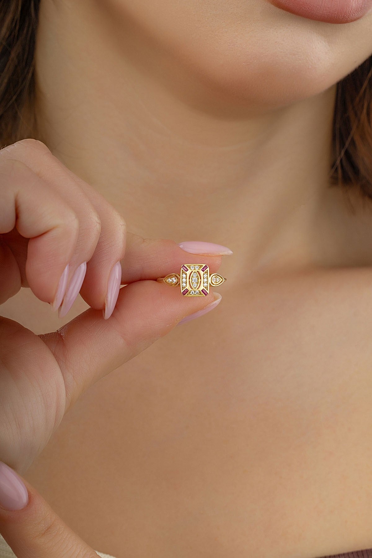 Bordo Beyaz Taşlı Özel Tasarım Altın Yüzük