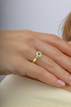 Sekizgen Yeşil Taşlı Altın Yüzük